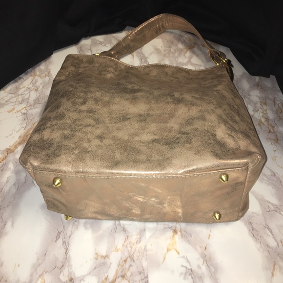 Purse with Gold Metal - Picture 4 of 10